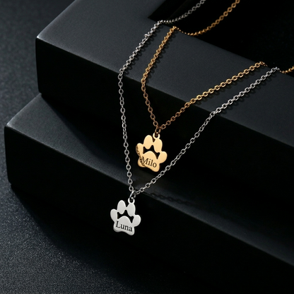 Karmella LovePaw™ - Personalizowany Naszyjnik z Imieniem w Kształcie Łapki